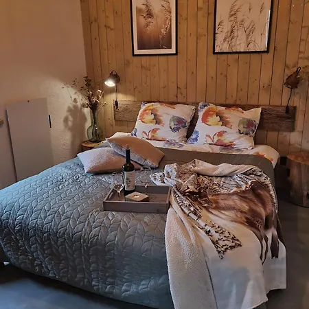 Nyaraló Wioska Radoska - Zolta Stodola Na Mazurach Przez Caly Rok *
